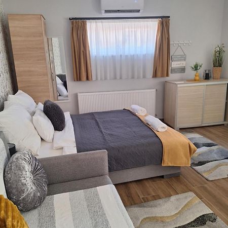 Varfal Apartman Егер Екстериор снимка