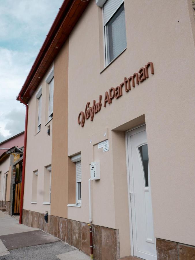 Varfal Apartman Егер Екстериор снимка