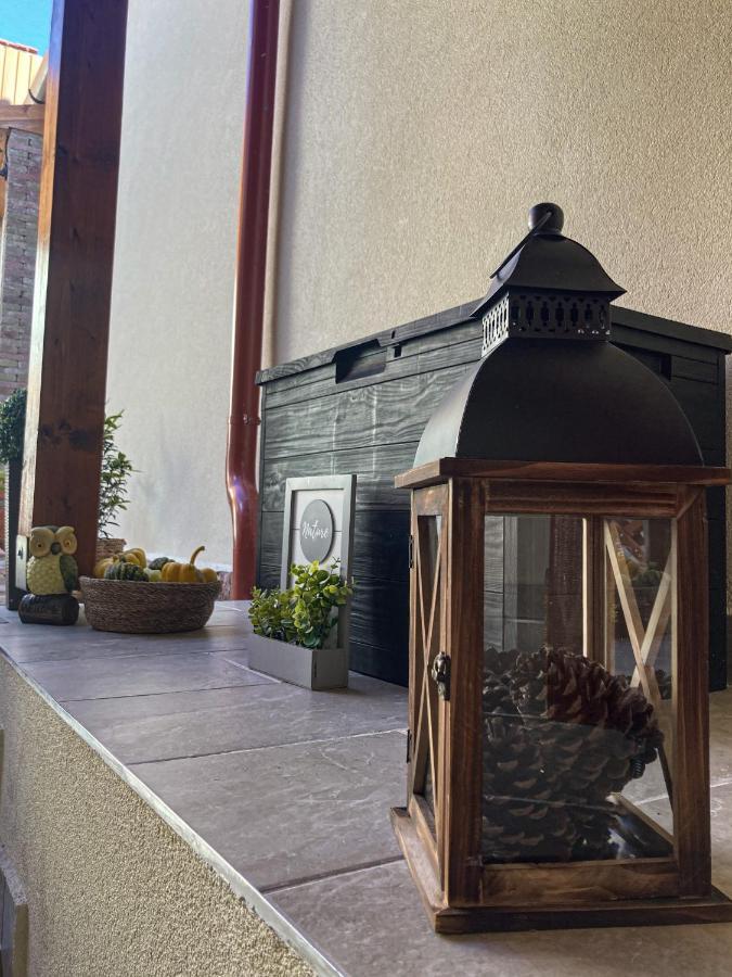 Varfal Apartman Егер Екстериор снимка