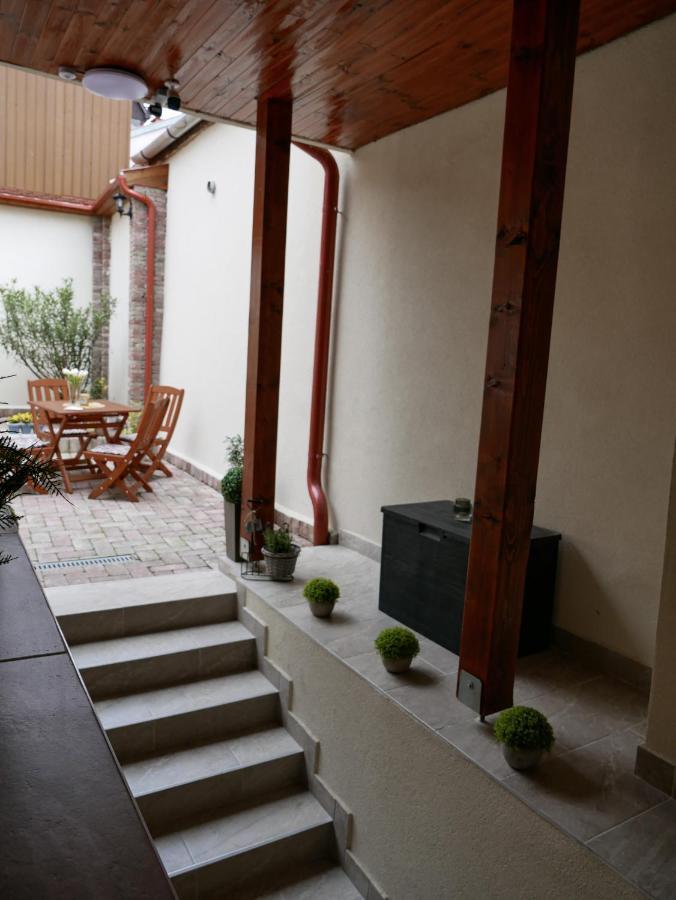 Varfal Apartman Егер Екстериор снимка