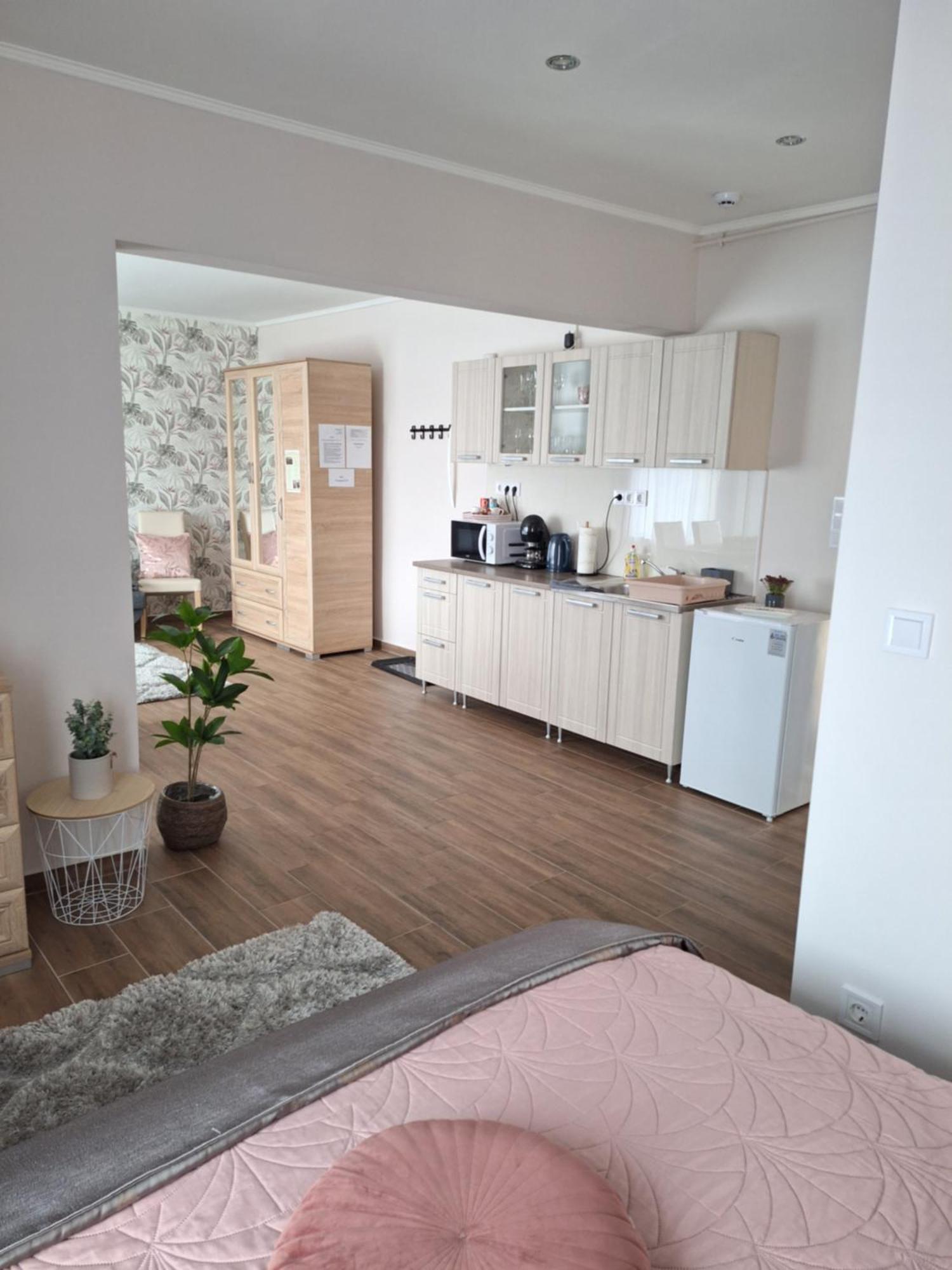 Varfal Apartman Егер Екстериор снимка
