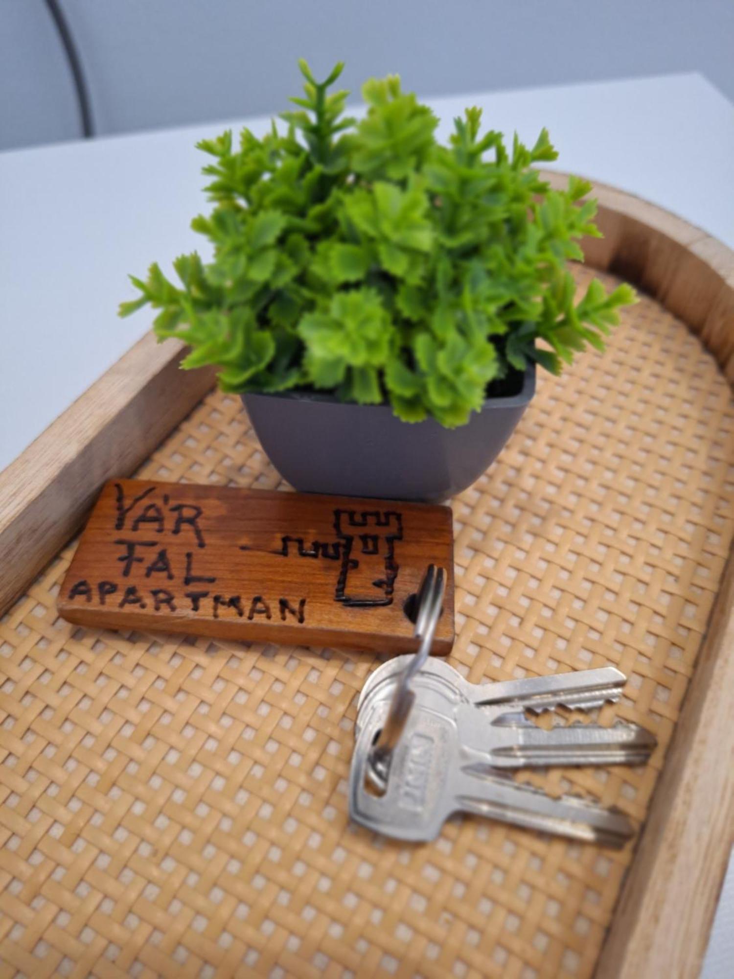 Varfal Apartman Егер Екстериор снимка