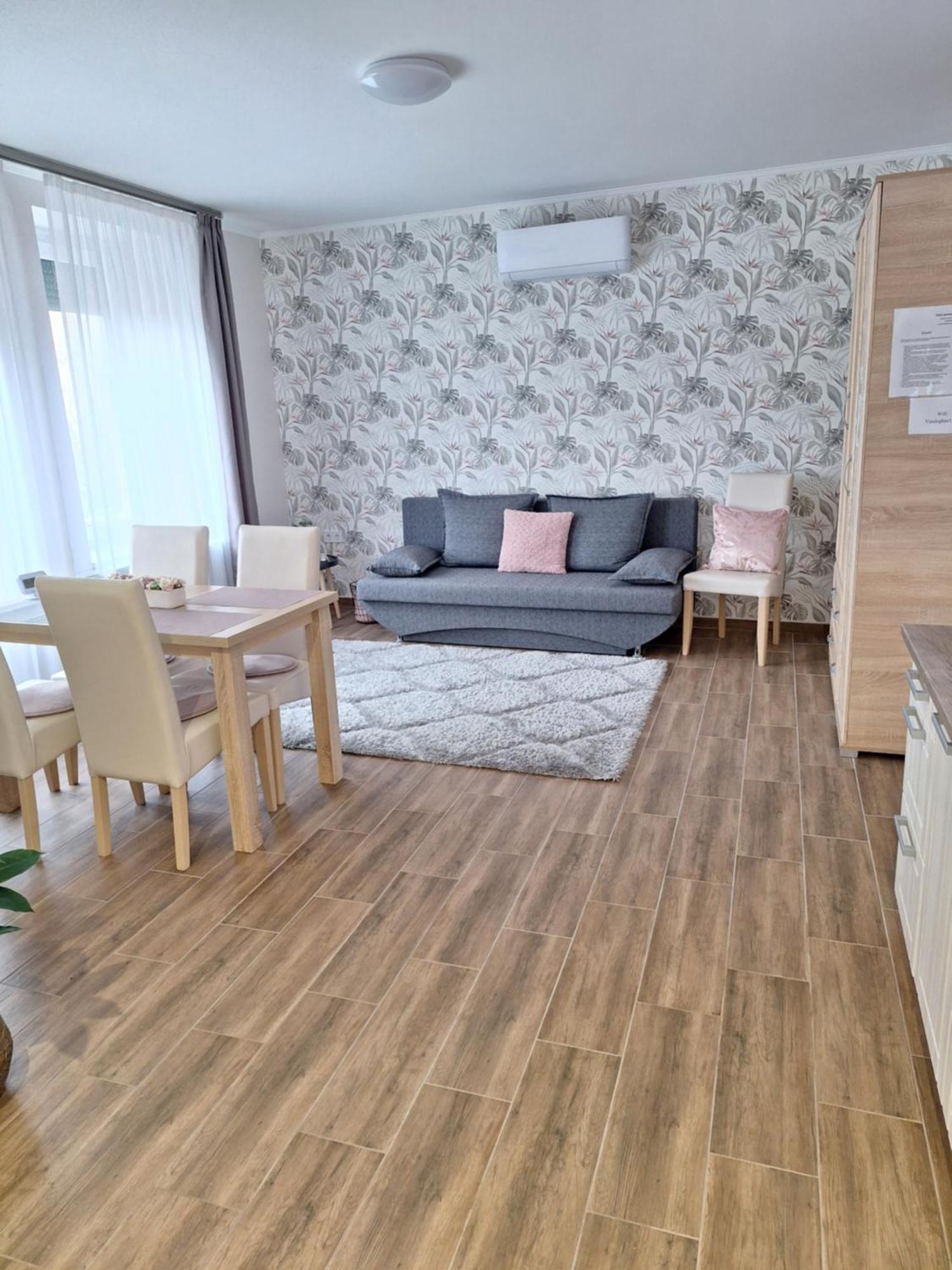 Varfal Apartman Егер Екстериор снимка