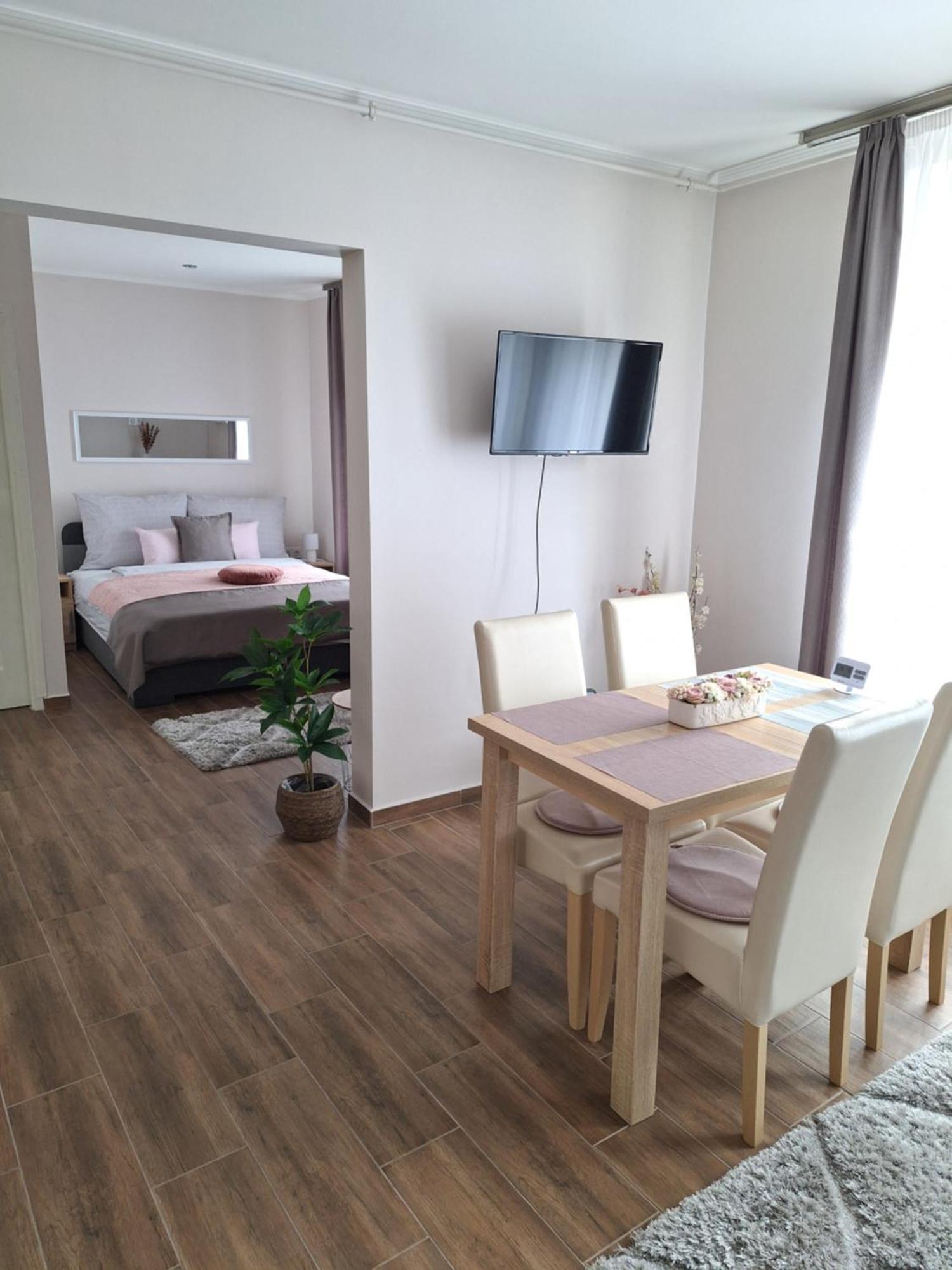 Varfal Apartman Егер Екстериор снимка
