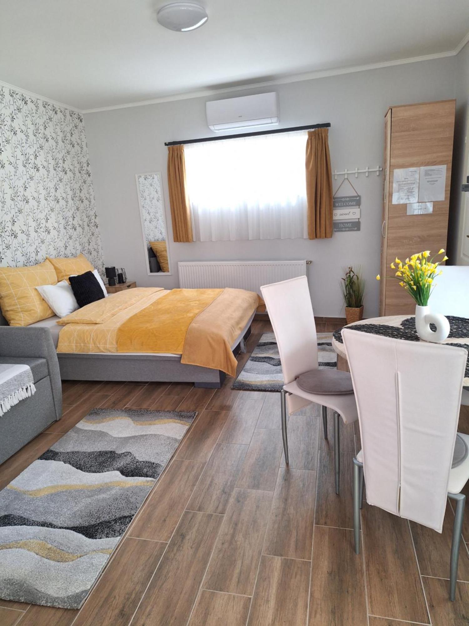 Varfal Apartman Егер Екстериор снимка