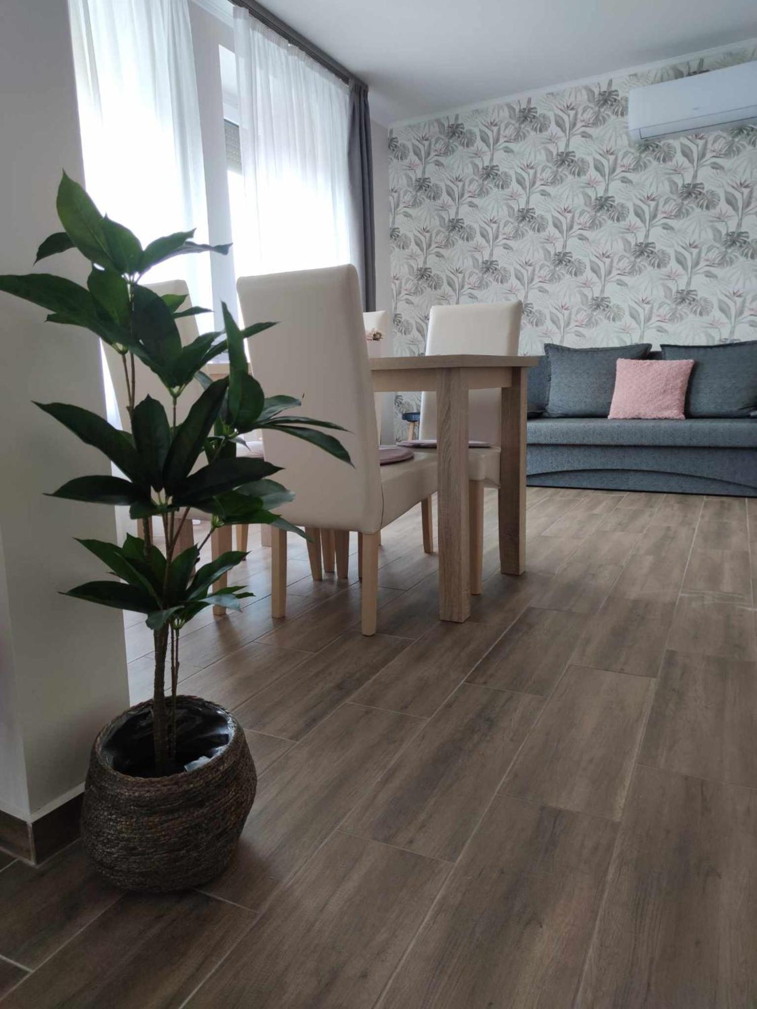 Varfal Apartman Егер Екстериор снимка
