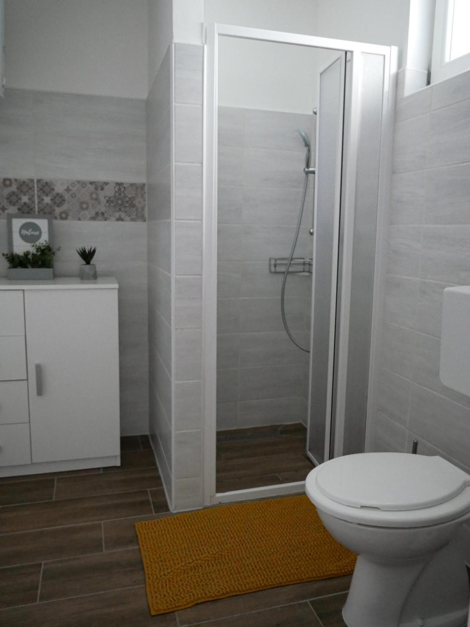 Varfal Apartman Егер Стая снимка