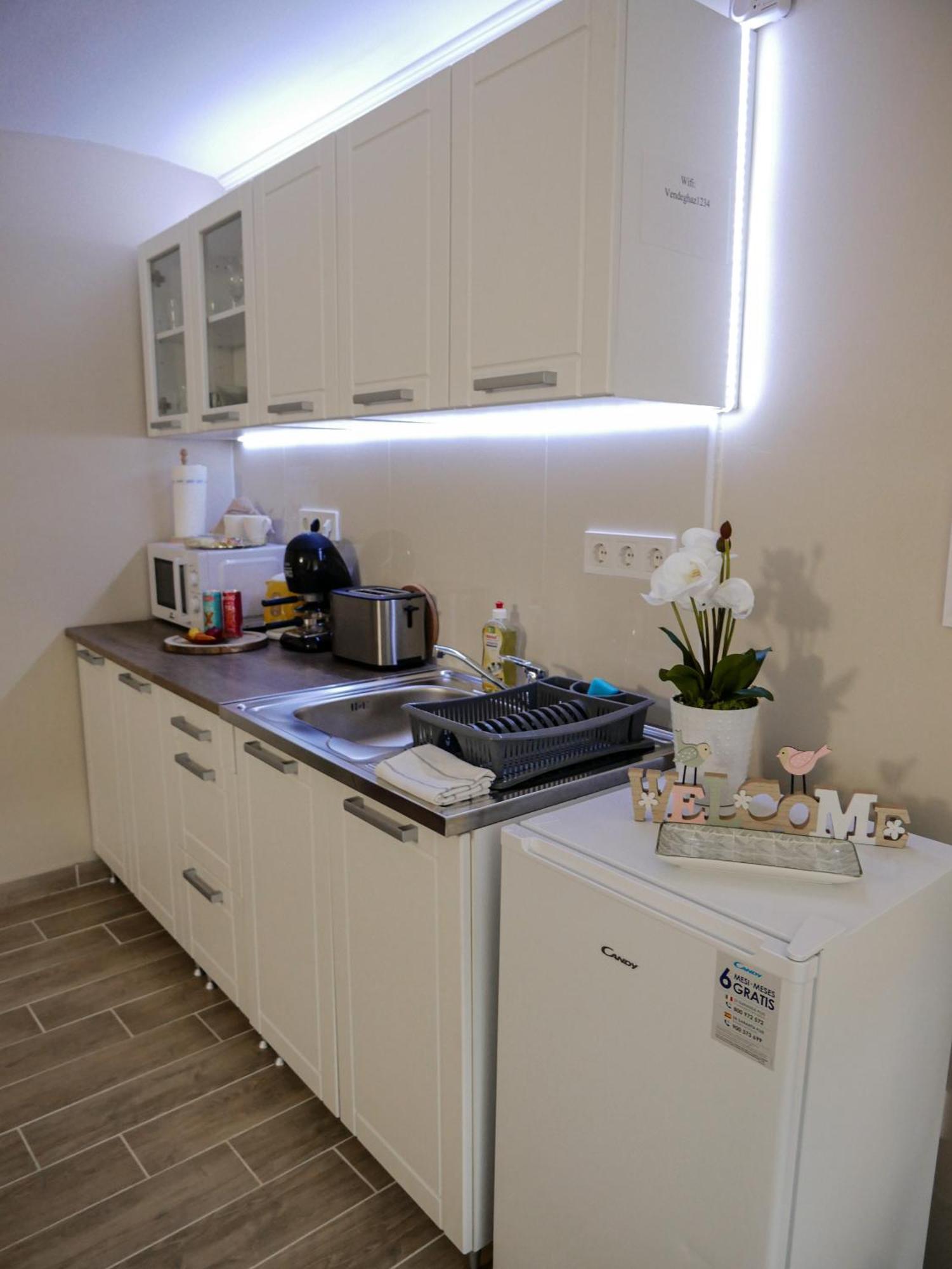 Varfal Apartman Егер Стая снимка