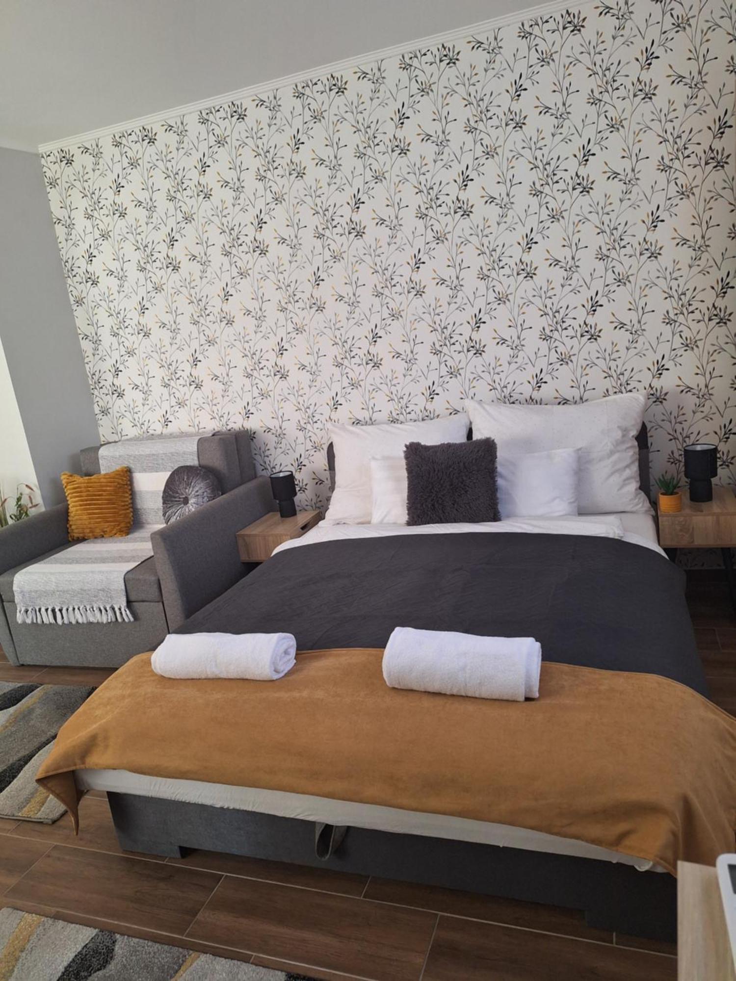 Varfal Apartman Егер Екстериор снимка