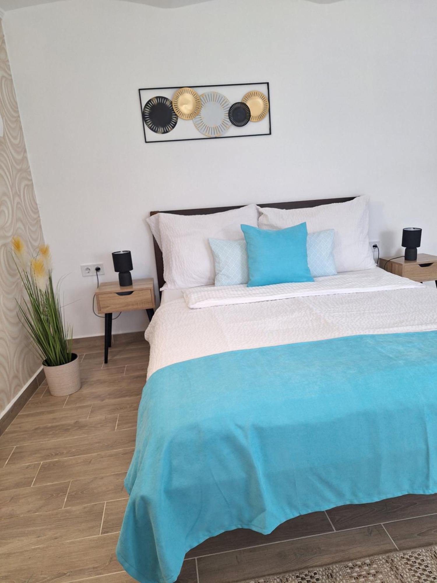 Varfal Apartman Егер Екстериор снимка