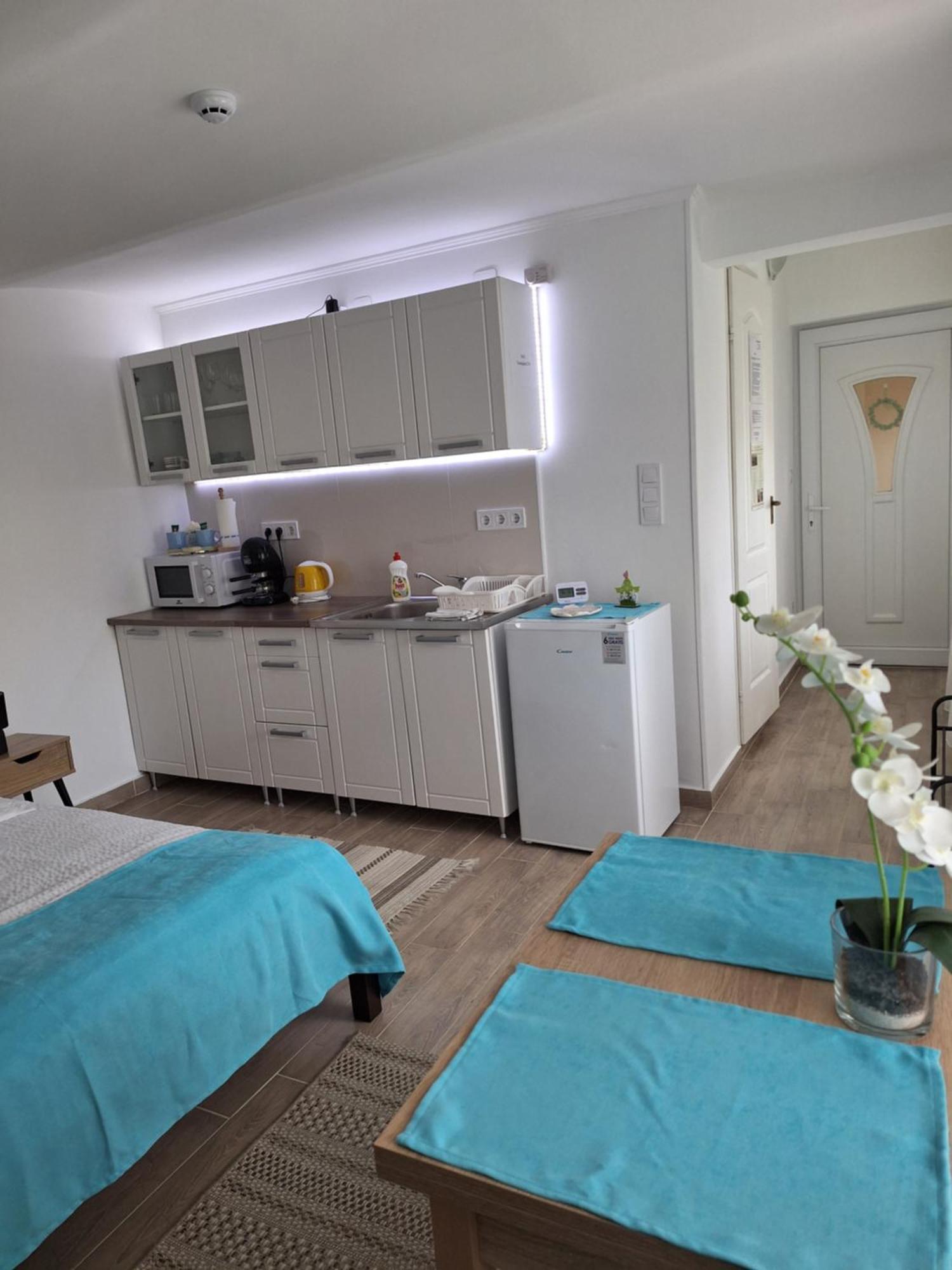 Varfal Apartman Егер Стая снимка