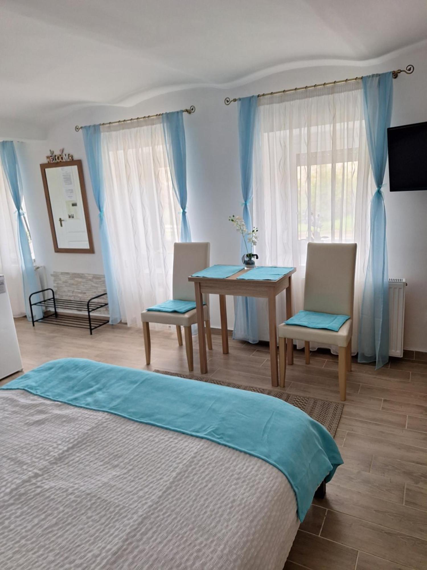 Varfal Apartman Егер Екстериор снимка